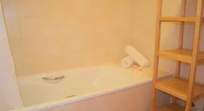 Apartament acollidor amb una gran llar de foc by RURAL D'ÀNEU - Image 3