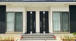 Blue House - Image 5