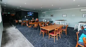 Holmesville Hotel - Image 5