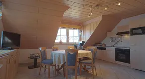 Charmant appartement de vacances convivial et familial avec barbecue, terrasse et jardin | Vue jardin | Adapté au travail à distance - Image 2