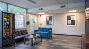 Modern Stay Comfort-Free Parking - Image 4