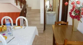 Holiday House - Image 5