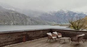 Stunning and Modern House On The Lake - Image 3
