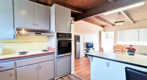 Bright and Modern 2BR with Parking - Image 5