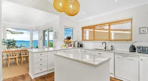 Elandra Hyams Beach - Image 4