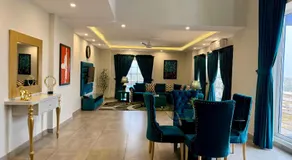 Tom's Luxury Hotel - Image 5
