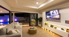 Luxury Sunny Oasis with Pool, SUV Hire, Near Marina - Image 4