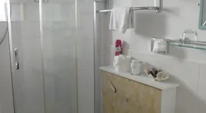Melbourne Guest House - Image 5