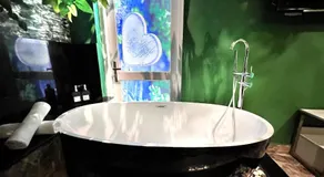 Loove Hotel - Khách Sạn Tình Yêu - Image 4