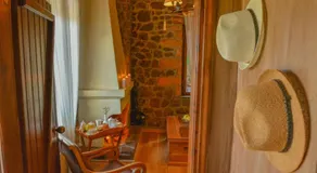 Nymfes Guesthouse - Image 3