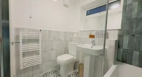 Deluxe Apartment in Erith, London - Image 2