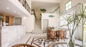 Samaina Port Hotel - Image 2