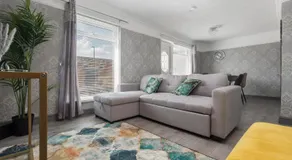 Boutique 3bd Opposite Etihad & Coop - Free Parking - Pool Table - Image 2