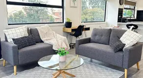 Modern 2BR Townhouse Preston Long Term Stays & Pet Friendly - Image 5