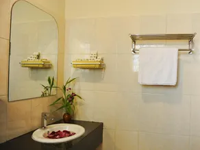 Relax Inn Boutique - Image 4