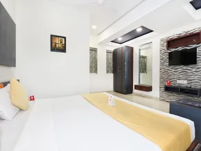 OYO Hotel Meet Palace - Image 2