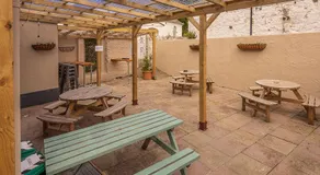 Castle Court Pub & Rooms - Image 5