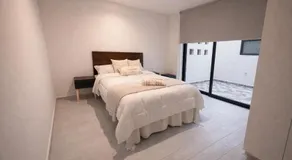 Quiet Private Room - Image 2