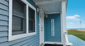 Blue Horizon Lake House - Renovated 3BR 2BA on the Beach - Image 4