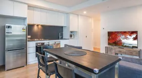 Inner-city 1 bedroom Apartment Parking and Pool - Image 5