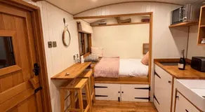 The Hereford Hut, Charming 1 bedroom Shepherds Hut - Image 3