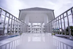 White House Hotel - Image 3