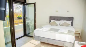 Mark's Palace - Image 2