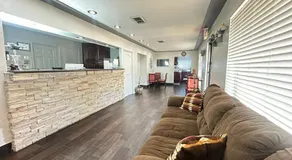 Loyalty Inn Gainesville - Image 3