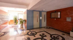airport room - Image 4