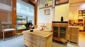Wally House Hostel - walk 5 minutes to east gate of National Forest Park-ticket book services-free laundry facilities-free capsule coffee-Tour route introduction and tour guide arrangement - Image 4