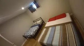 Central Location New Year Stay- Free Parking & Fast Wifi - Image 2