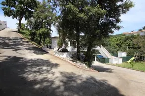 Appartement dans villa avec piscine en commun dans secteur residentiel et calme - Image 1