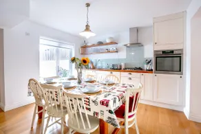 Perfect Booking Near Ramsgate Station And Beach - Image 3
