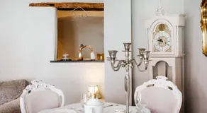 Elegant Georgian Grade II Listed House full of charm - 3 Super king rooms - 3 Mins for Safari Park & Steam Train - Parking - Image 4