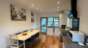 BROOK HOUSE 4a - Image 4