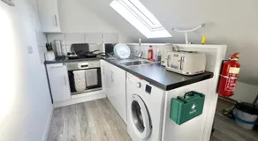 2 Bedroom Apartment Southsea - Sleeps 5 & Free Parking - Image 4