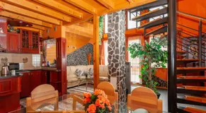 Spring Chalet - Image 4