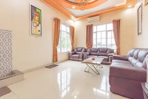 Urbanview Hotel Rifal Home Tegal - Image 3