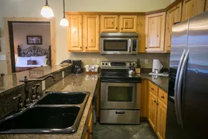Large Condo, Steps Away from Canyons Village - Image 5
