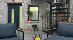 Stone house - Image 3