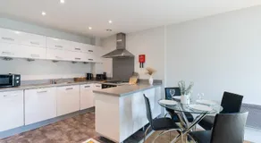 Cotels Centro Budget Busting Apartments! CENTRAL LOCATION, PARKING, FIBRE WIFI, SMART TV, FULLY EQUIPPED KITCHEN - Image 5