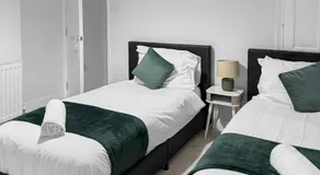 Just 5-mins from Strood Station & Chatham this 3-BR family home unlimited WiFi a full kitchen parking and a private garden managed by Hush Haven Homes - Image 5