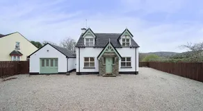 Spacious Coastal Accommodation with Games Room - Sleeps 10 - Image 5