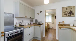 Queen Bower Farm Lodge - un bungalow con capacidad para 4 personas en 3 habitaciones - Image 4