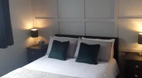 The Lodge guesthouse - Image 2