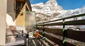 HelloCHALET TrackSide House - Ski-In Ski-Out Apartment on the Cretaz Slopes - Image 3