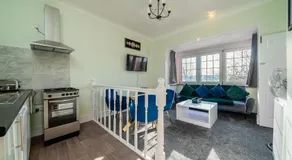 Convenient City Flat By Golden Service Accommodation Relocators Accommodation Wanstead - Image 4