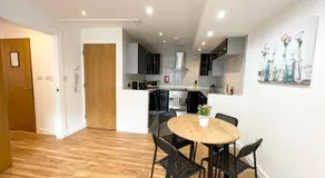 The Works-Fresh 2bed in centre, opposite Arndale. - Image 5