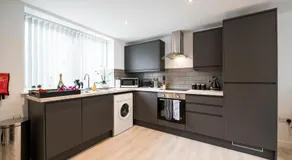 Charles Alexander Short Stay - Windmill House Apartments - Image 3