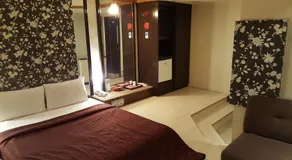 Windmill Fashion Hotel - Image 4